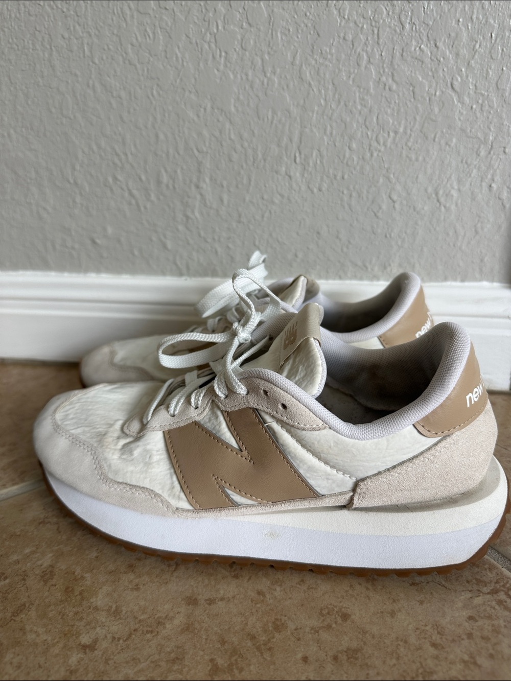 New Balance Women's 237